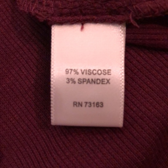 🍷Cable & Gauge Stunning burgundy ribbed knit long sleeved v-neck sweater - Picture 8 of 10